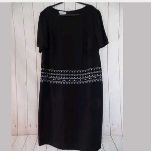 Maggy London Woman Dress 22 Linen Rayon Embroidery